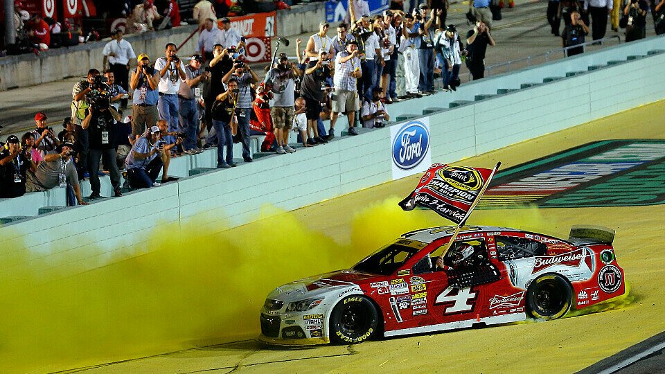 Kevin Harvick gewinnt das Rennen und gleichzeitig seinen ersten Sprint-Cup-Titel, Foto: NASCAR