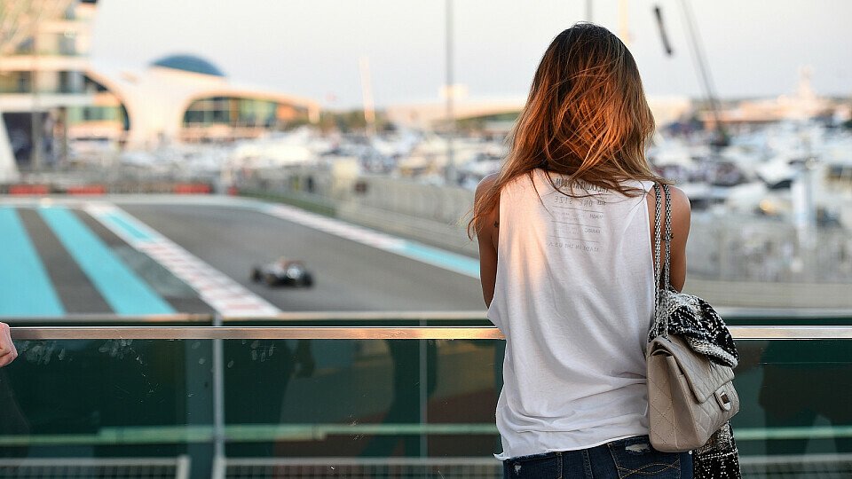 Auch die Damenwelt blickt heute wieder gebannt auf die Geschehnisse rund um die F1, Foto: Sutton