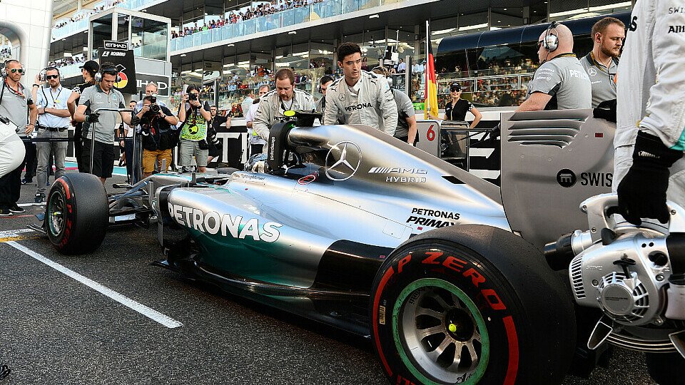 Rosbergs Titelhoffnungen bekamen schon kurz nach dem Start einen Dämpfer, Foto: Sutton