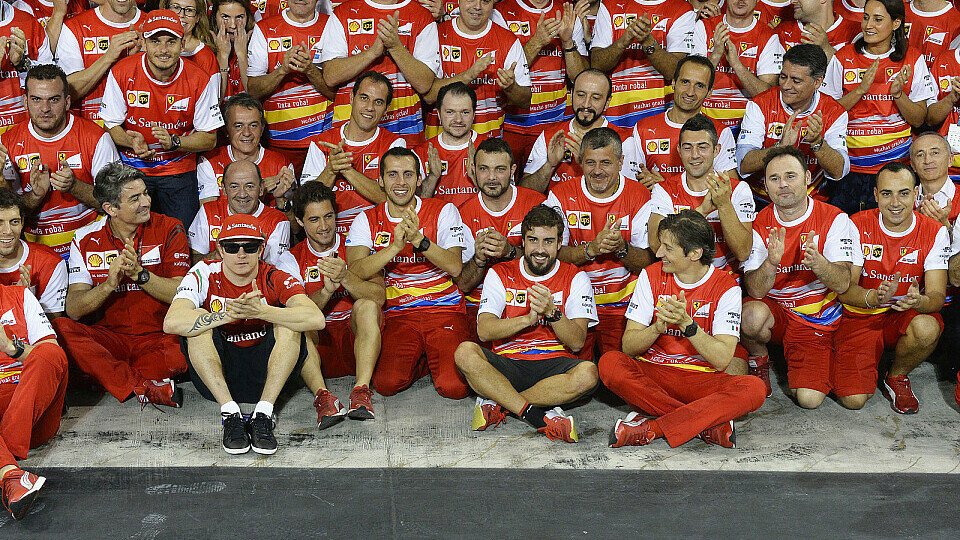 Das letzte Gruppenfoto von Marco Mattiacci mit der Ferrari-Truppe, Foto: Sutton