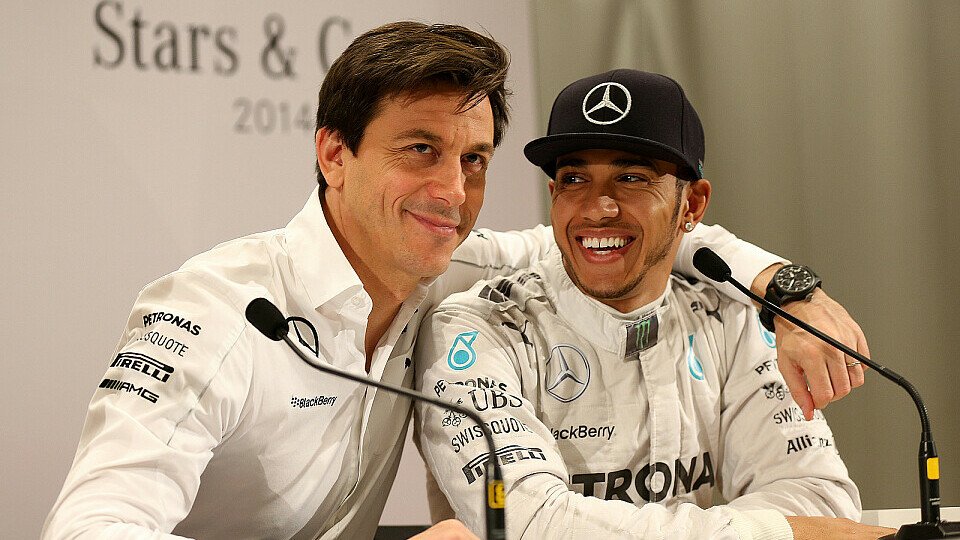 Toto Wolff geht davon aus, dass Lewis Hamilton auch nach der Formel-1-Saison 2018 Mercedes fahren wird, Foto: Mercedes-Benz