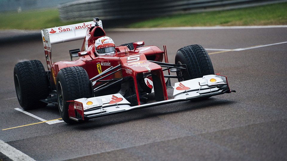 Vettel bei seiner ersten Ausfahrt für Ferrari im November 2014, Foto: Ferrari