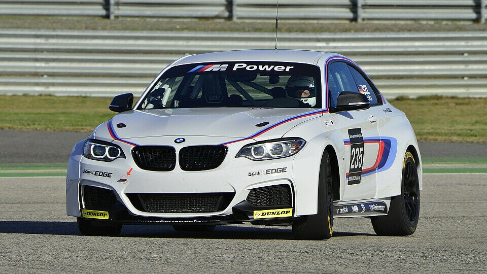 Unsere Steffi im BMW M235i Racing, Foto: BMW
