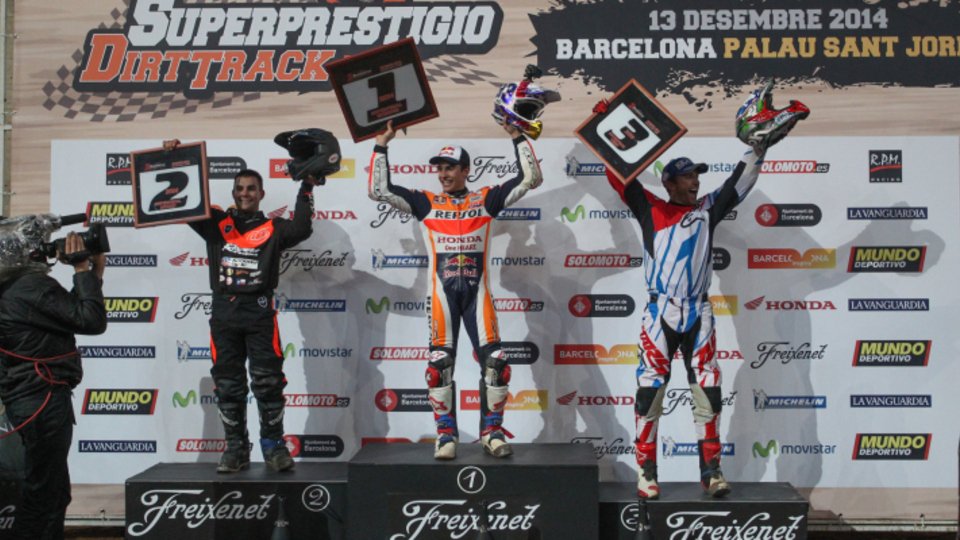 Marc Marquez holte sich den ersehnten Siegerpokal beim Superprestigio Dirt Track, Foto: Superprestigio Dirt Track