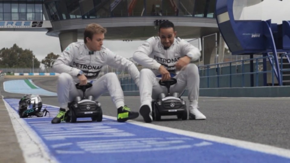 Bobby Car Action bei Mercedes!, Foto: Youtube/Mercedes