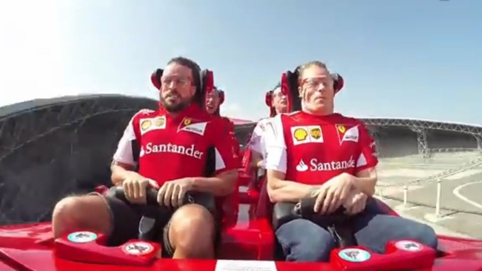 Die zwei Kollegen hier freuen sich schon auf das Saisonfinale. Ob Alonso noch in den Ferrari-Rollercoaster darf?, Foto: Youtube/Ferrari