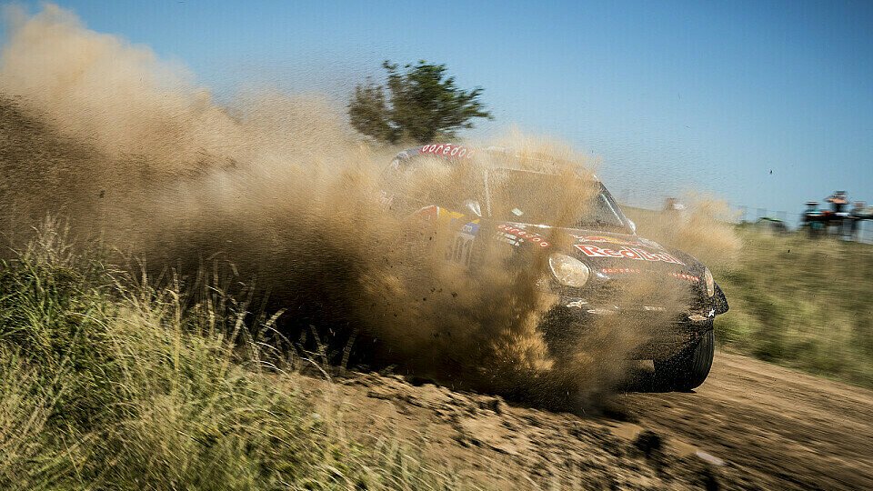 Nasser Al-Attiyah beim Start zur Rallye Dakar 2015, Foto: Red Bull