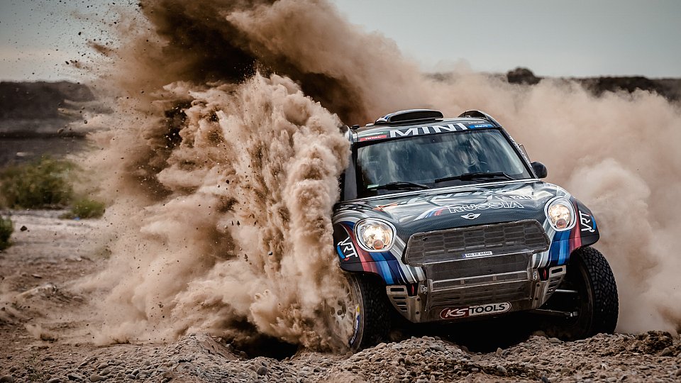 Vasilyev rettet kurz vor Schluss den Sieg bei der 5. Etappe der Rallye Dakar, Foto: X-raid