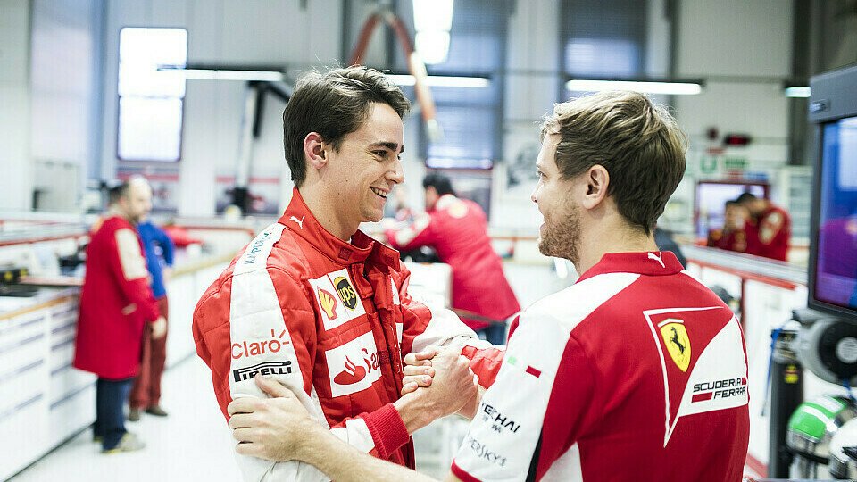 Esteban Gutierrez arbeitet Sebastian Vettel zu, Foto: Ferrari