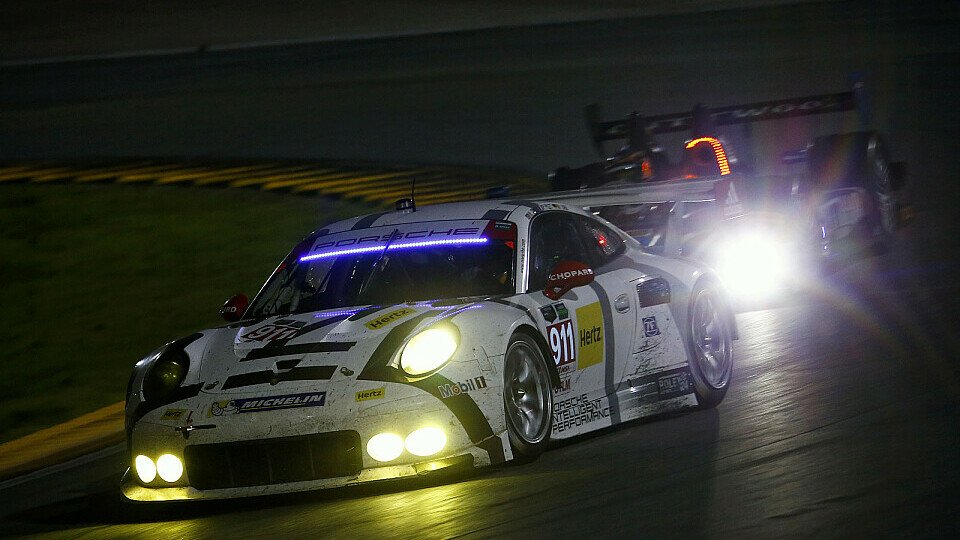 Ein Motorsport-Lichtblick: der Sieg des GT-Porsche von Tandy, Pilet und Lietz gegen die Daytona-Prototypen, Foto: Porsche