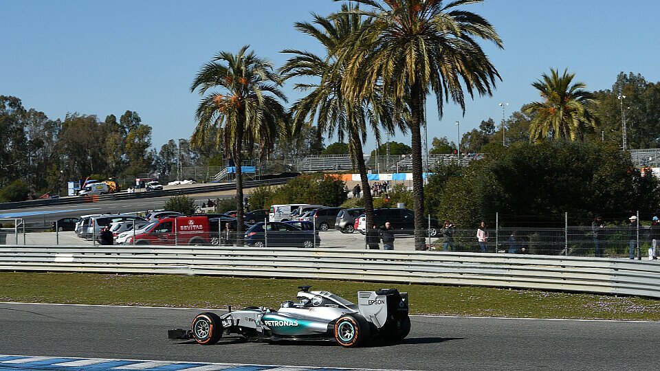Nico Rosberg zeigte sich den zahlreichen Fans in Jerez 157 Mal, Foto: Sutton