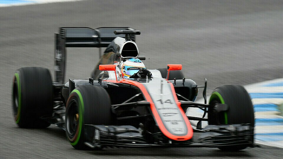 Fernando Alonso gelang das erste nennenswerte Outing mit dem MP4-30, Foto: Sutton
