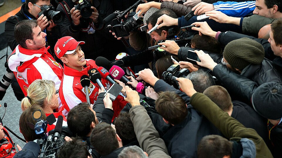 All about Seb: Der neue Ferrari-Star war in Jerez ein gefragter Mann, Foto: Ferrari
