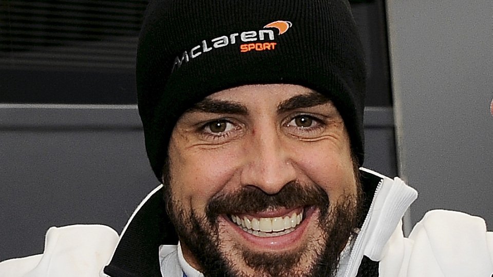 Der Motivator: Fernando Alonso zeigt seinem Team, wie es geht, Foto: Sutton