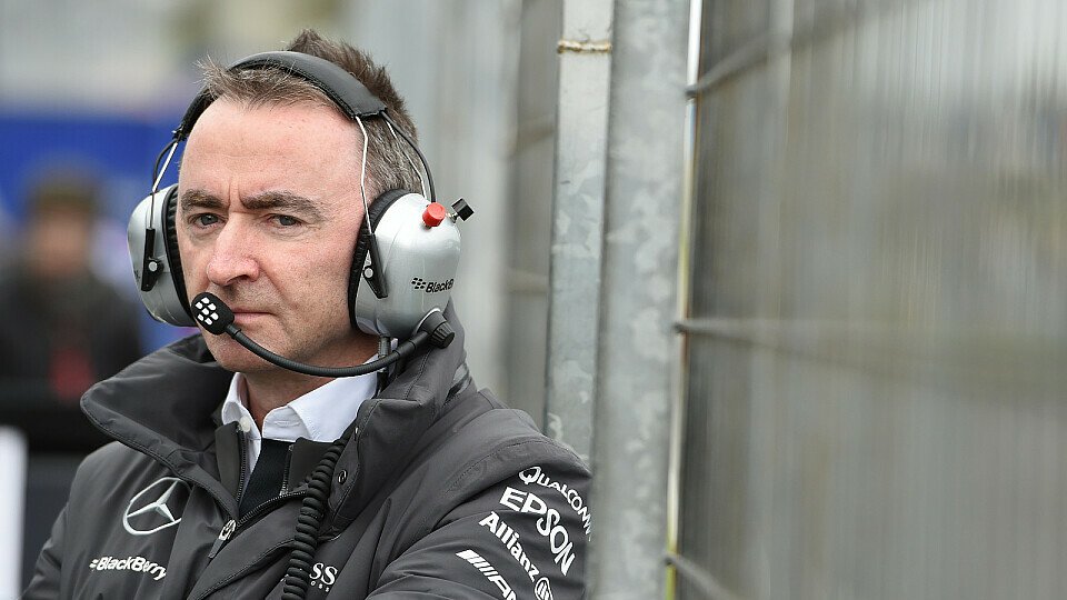 Paddy Lowe wechselt das Mercedes-Shirt gegen die Williams-Kleidung, Foto: Sutton