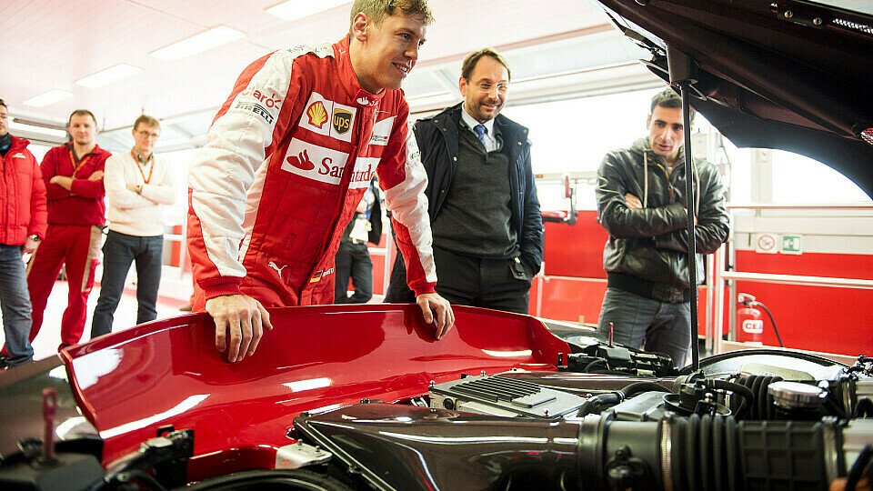 Sebastian Vettel findet sichtlich Gefallen am FXX K, Foto: Ferrari
