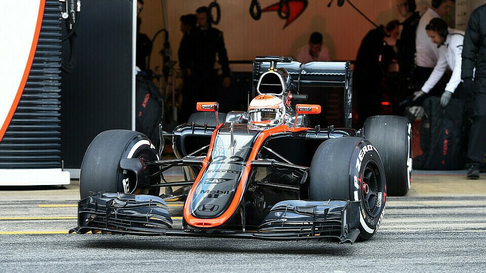Jenson Button testet am Donnerstag in Barcelona den neuen Boliden von McLaren-HOnda, Foto: Sutton