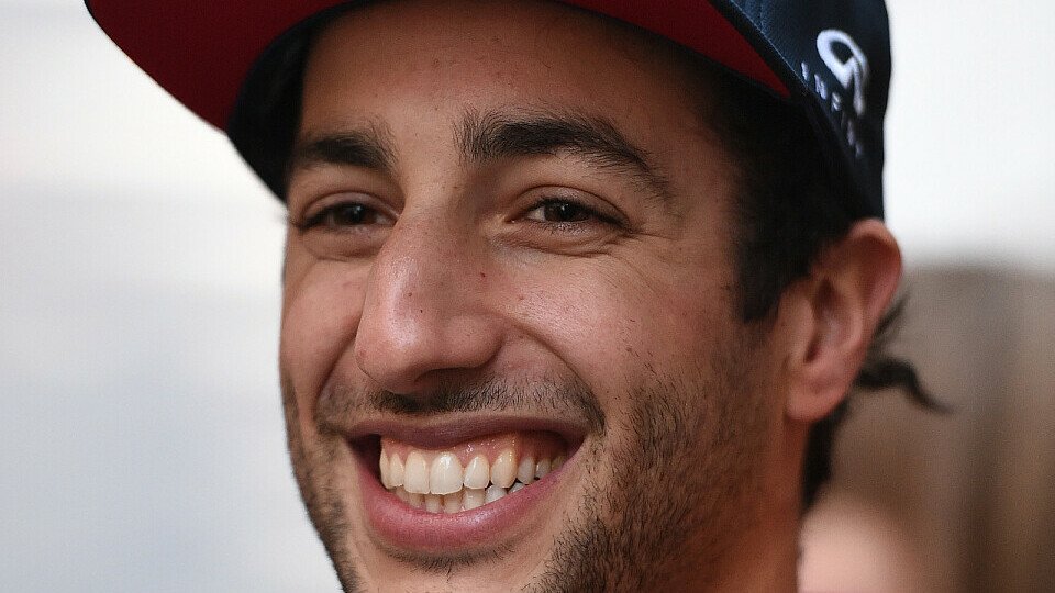 Daniel Ricciardo darf sich über eine Auszeichnung freuen, Foto: Sutton