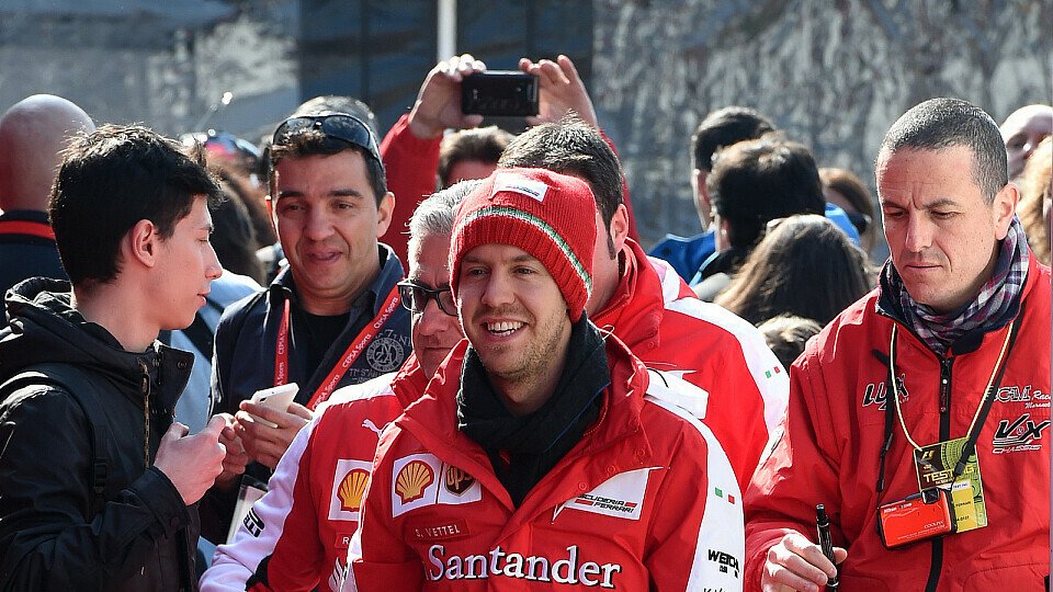 Sebastian Vettel trägt seit dieser Saison Rot, Foto: Sutton