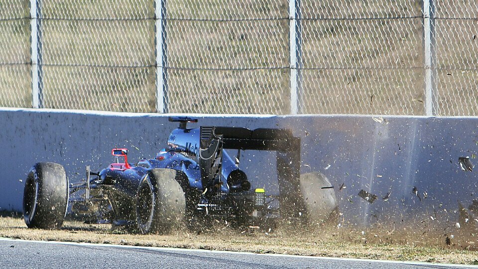 Alonsos Unfall gibt weiterhin Rätsel auf, Foto: Sutton