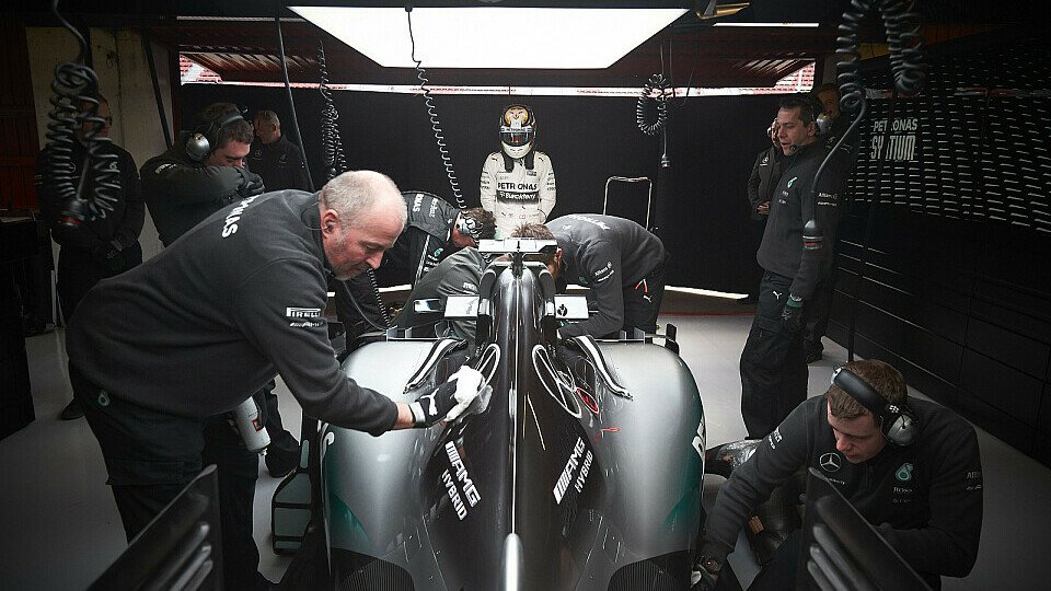 Lewis Hamiltons Vertrag läuft zum Ende der Saison 2015 aus, Foto: Mercedes-Benz