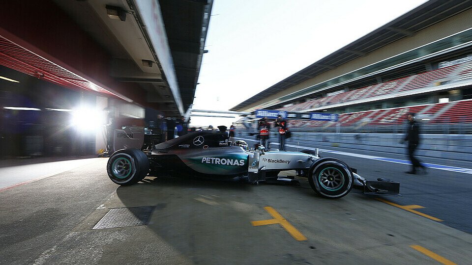 Lewis Hamilton beendete die Testfahrten nicht vollständig überzeugt, Foto: Mercedes-Benz