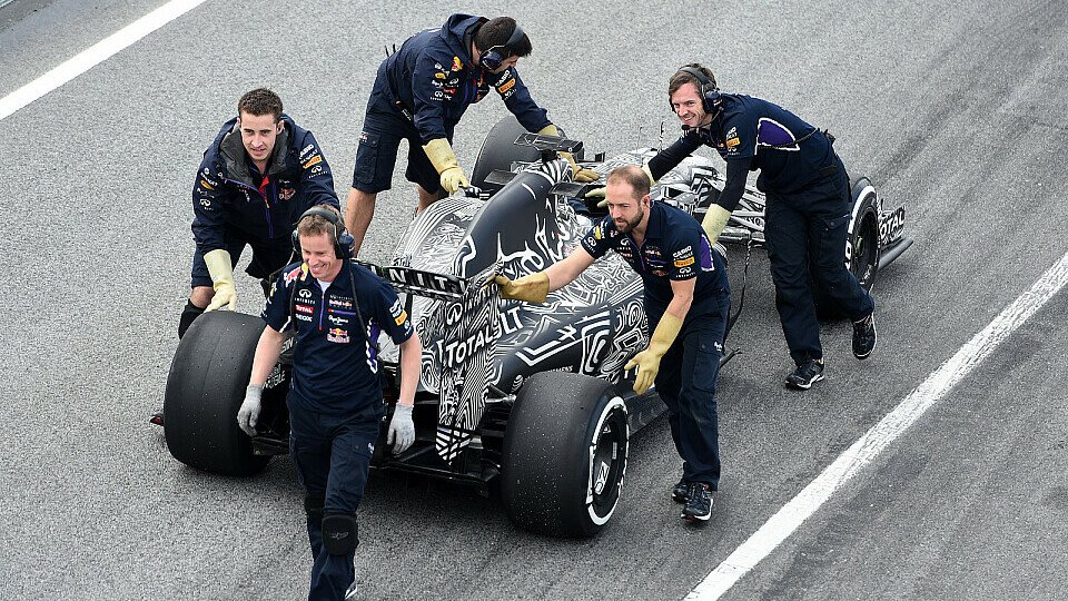 Ricciardo blieb wegen eines ERS-Problems am Boxenausgang stehen, Foto: Sutton