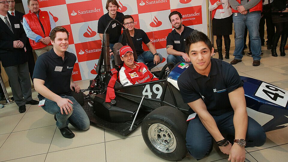 Sebastian Vettel nahm in einem selbstgebauten Wagen aus der Formula Student Platz, Foto: Ferrari