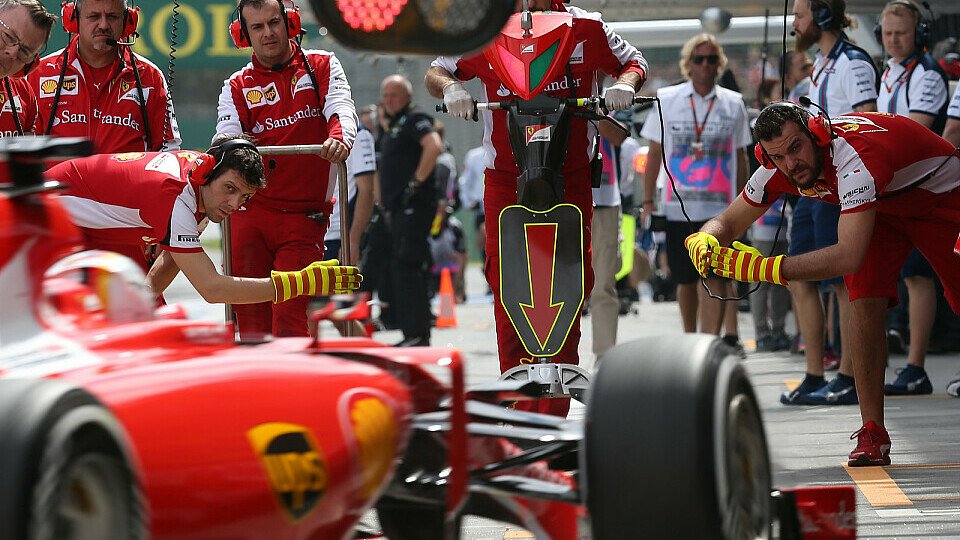 Sebastian Vettel erwischte den schnellsten Boxenstopp in Sepang, Foto: Sutton