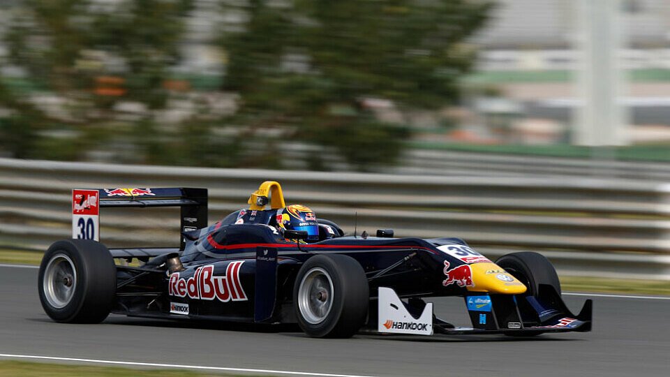 Callum Ilott erzielte die drittbeste Zeit, Foto: FIA F3