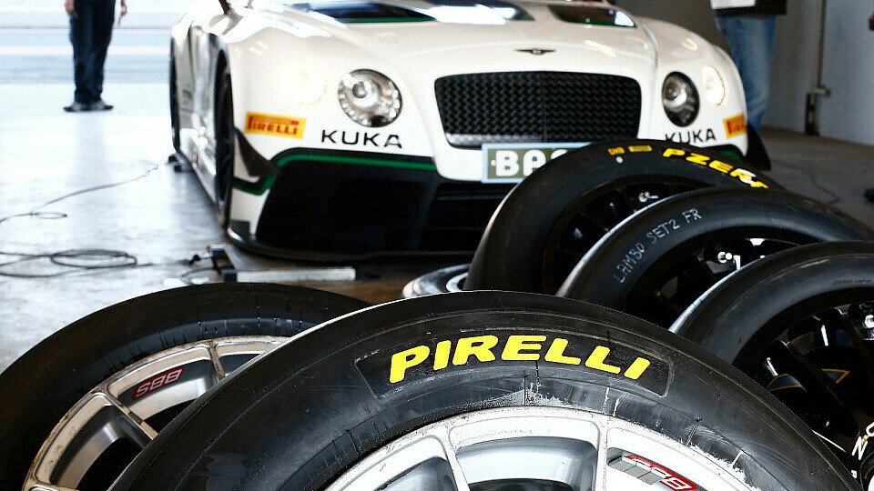 Supersportwagen von neun Herstellern testen mit Reifen von Pirelli, Foto: ADAC GT Masters
