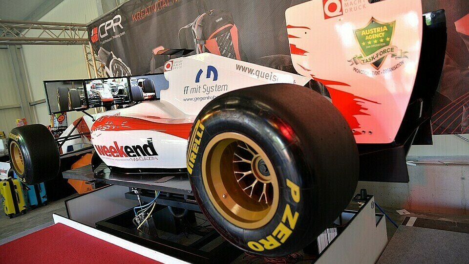 Der F1-Simulator verlangt dem Fahrer alles ab, Foto: Austria Racing Weekend Cup 