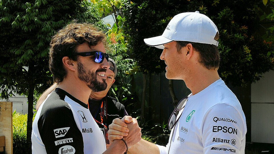 Nico Rosberg fände es hart wie Alonso plötzlich wieder hinten rumzufahren, Foto: Sutton