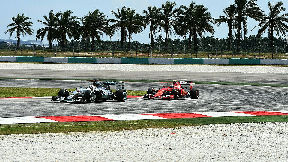 Ferrari ist Mercedes in Sepang auf den Fersen