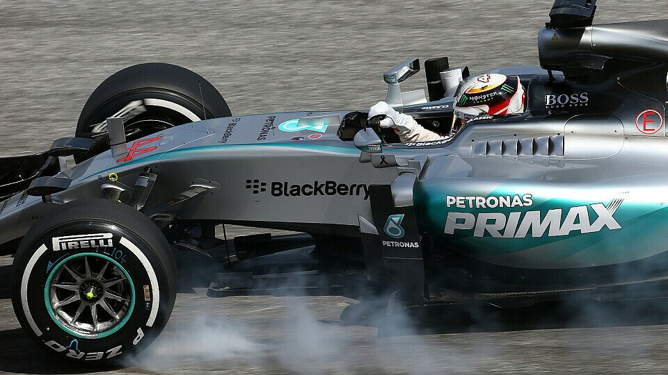 Lewis Hamilton erlebte einen turbulenten Freitag, Foto: Sutton