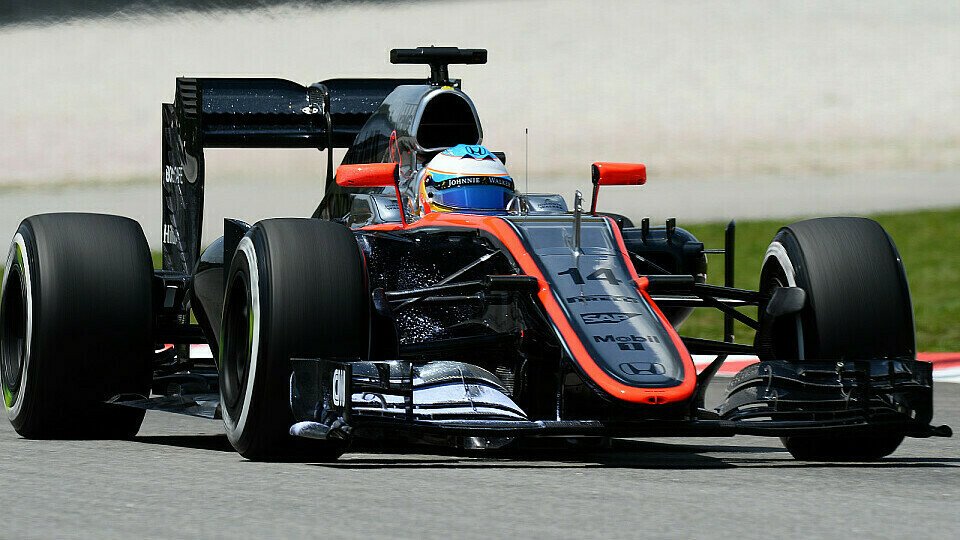 Endlich wieder fahren: Fernando Alonso war überglücklich, wieder im Cockpit zu sitzen, Foto: Sutton