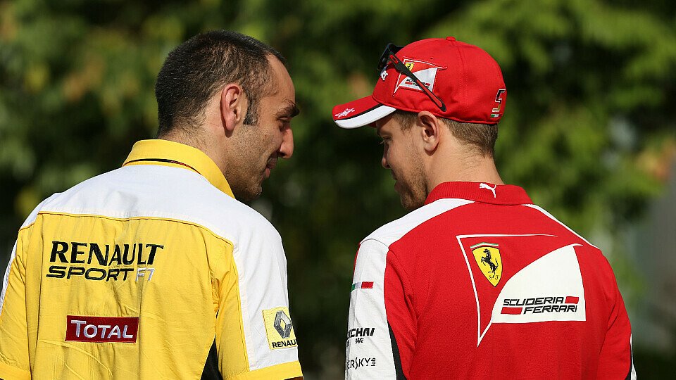 Renault-Teamchef Cyril Abiteboul hält auf den viermaligen Formel-1-Weltmeister Sebastian Vettel weiter große Stücke, Foto: Sutton