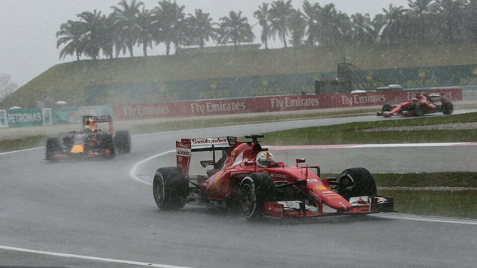 Sebastian Vettel startet von Platz zwei in den Malaysia-GP, Foto: Sutton