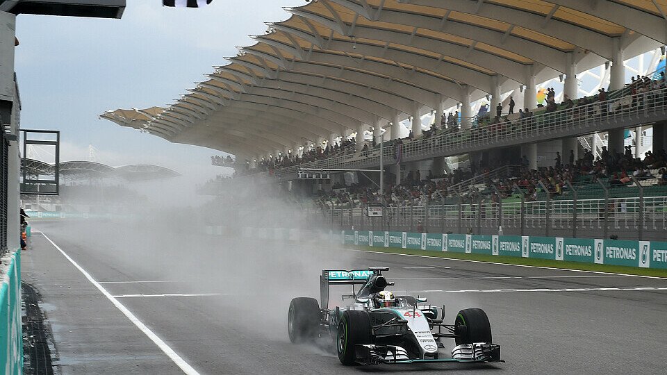 Lewis Hamilton fuhr in Malaysia zu seiner 40. Pole in der Formel 1, Foto: Sutton