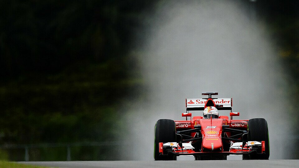 Sebastian Vettel im verdienten Glück, Kimi Räikkönen im unverdienten Pech, Foto: Sutton