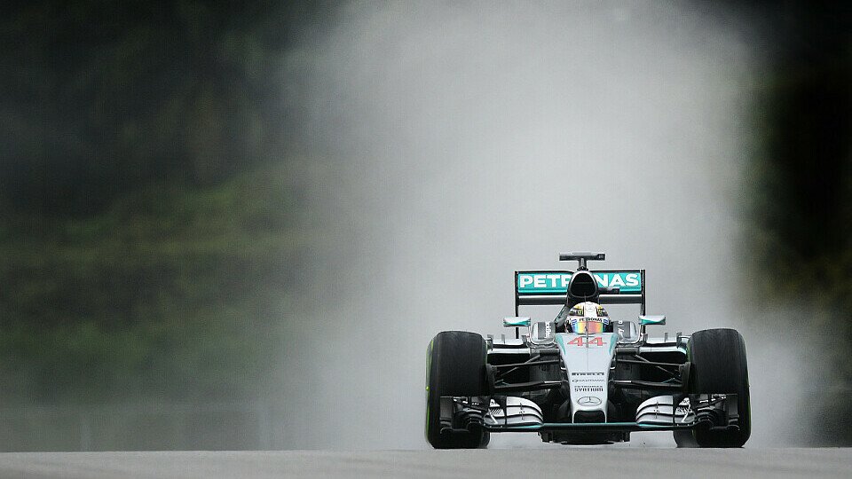 Lewis Hamilton drehte die schnellste Runde im Regen, Foto: Sutton