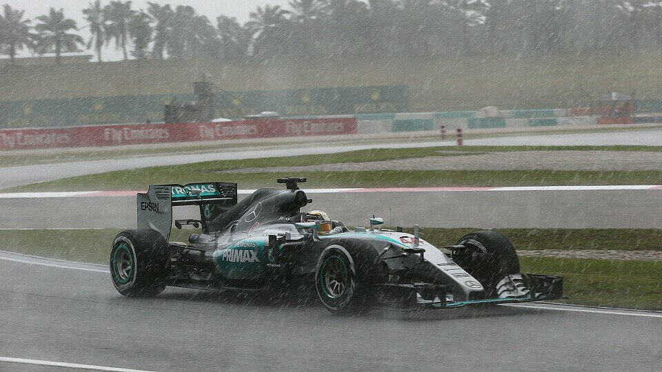 Lewis Hamilton startet in Sepang von Platz 1, Rosberg von P3, Foto: Sutton