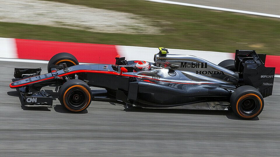 Jenson Button und Fernando Alonso schieden in Malaysia aus, Foto: Sutton