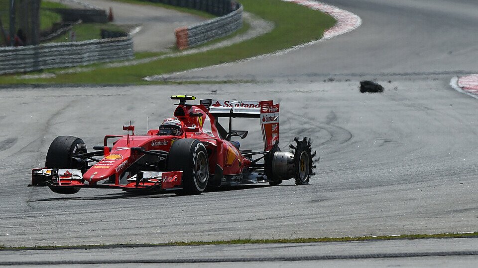 Räikkönen erlitt in der Anfangsphase des Rennens einen Reifenschaden, Foto: Sutton