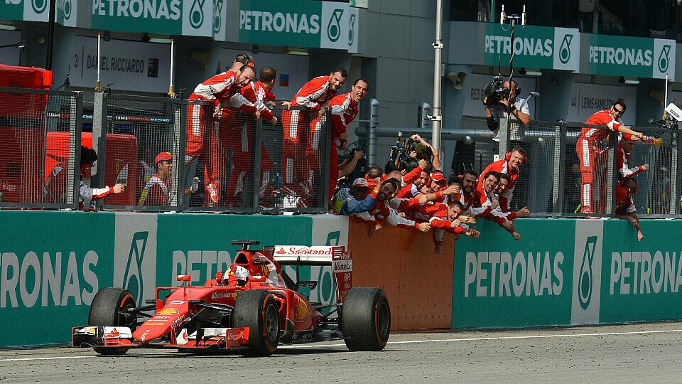 Vettel gewinnt in Sepang, Foto: Sutton