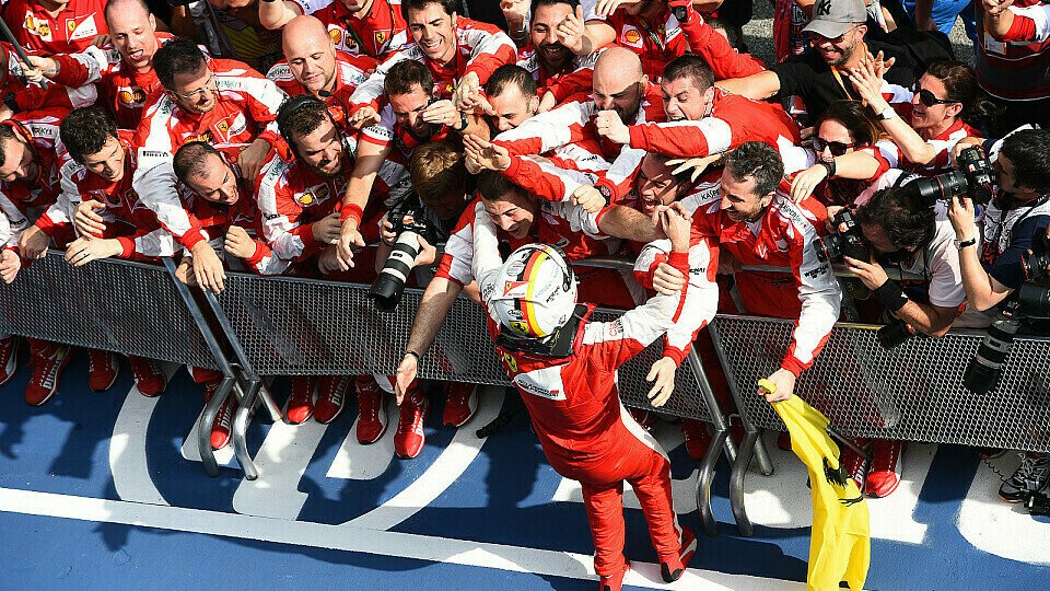 Sebastian Vettel macht Ferrari froh: Mega-Jubel in Maranello, Foto: Sutton