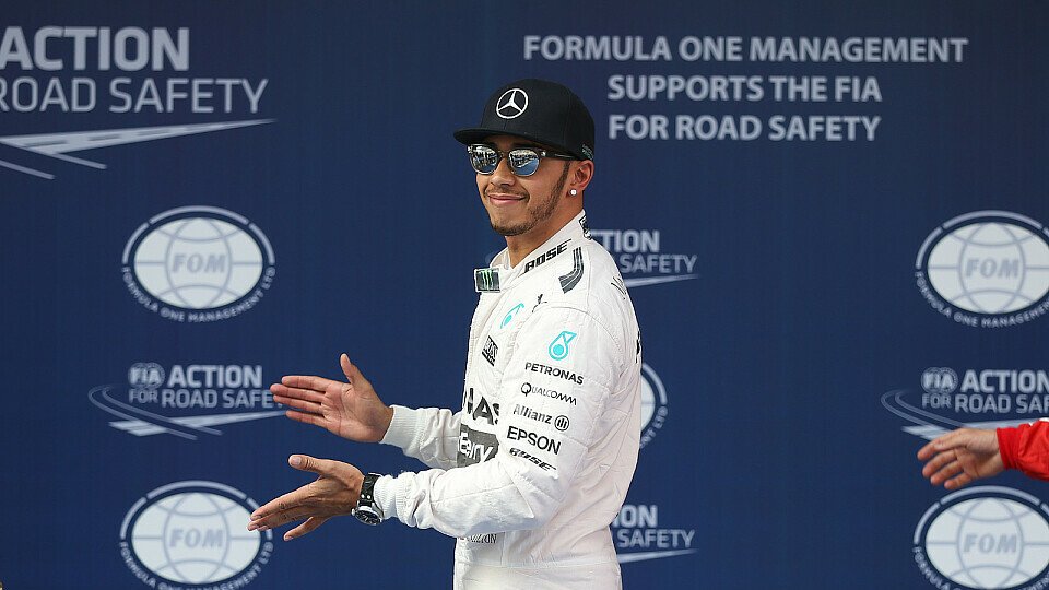 Applaus für Pole-Setter Lewis Hamilton, Foto: Sutton