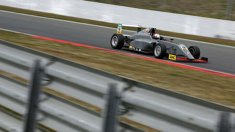 Giorgio Maggi zählt zu den erfahrenen Piloten in der ADAC Formel 4, Foto: Alexander Trienitz