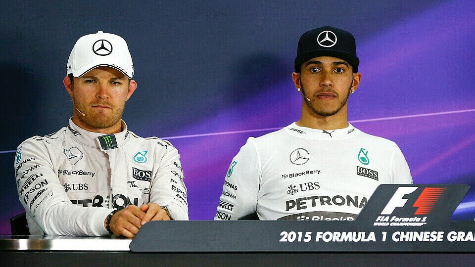 Nico Rosberg und Lewis Hamilton bei der Pressekonferenz in China, Foto: Sutton