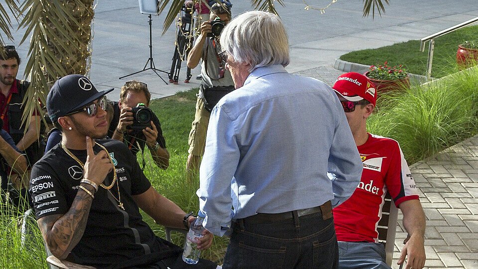 Lewis Hamilton soll sich mit Bernie Ecclestone über seine Zukunft beraten haben, Foto: Sutton